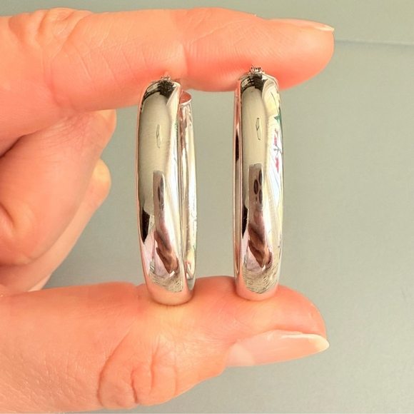 Jacmel Mauritius JCM Modern Oval Thick Hoop Sterling Silver Earrings SHINY - Picture 2 of 7